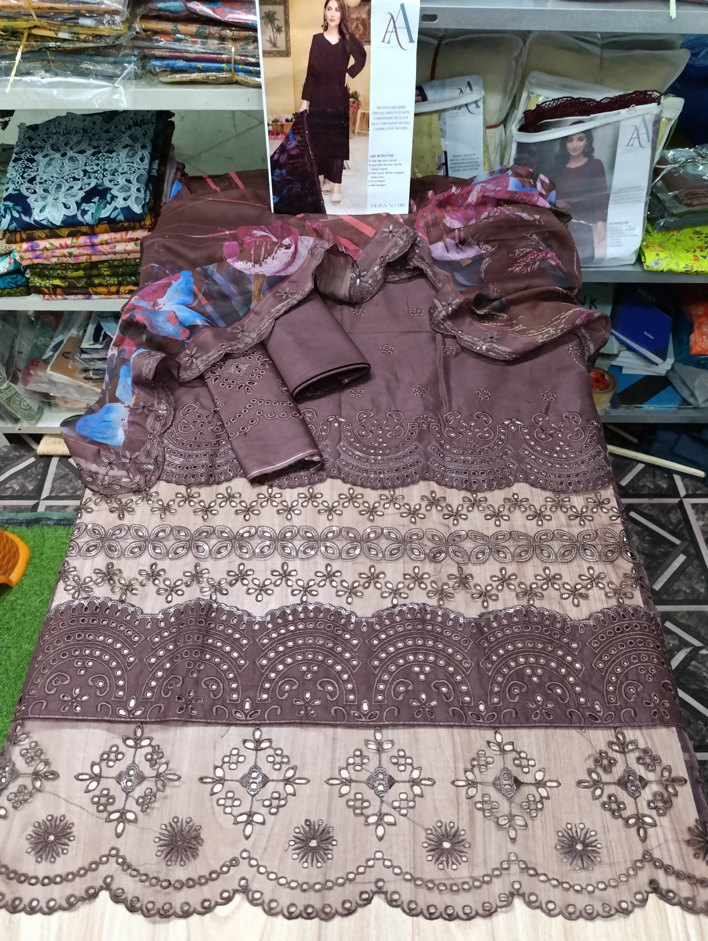 LUXURY LAWN CHICKENKARI D02
