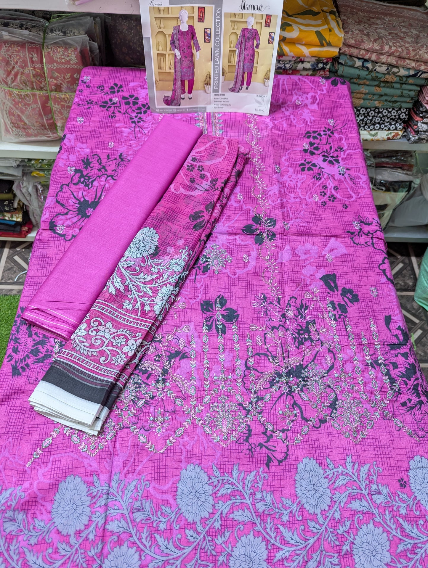 3PC EMBROIDED LAWN GLAMUR SET